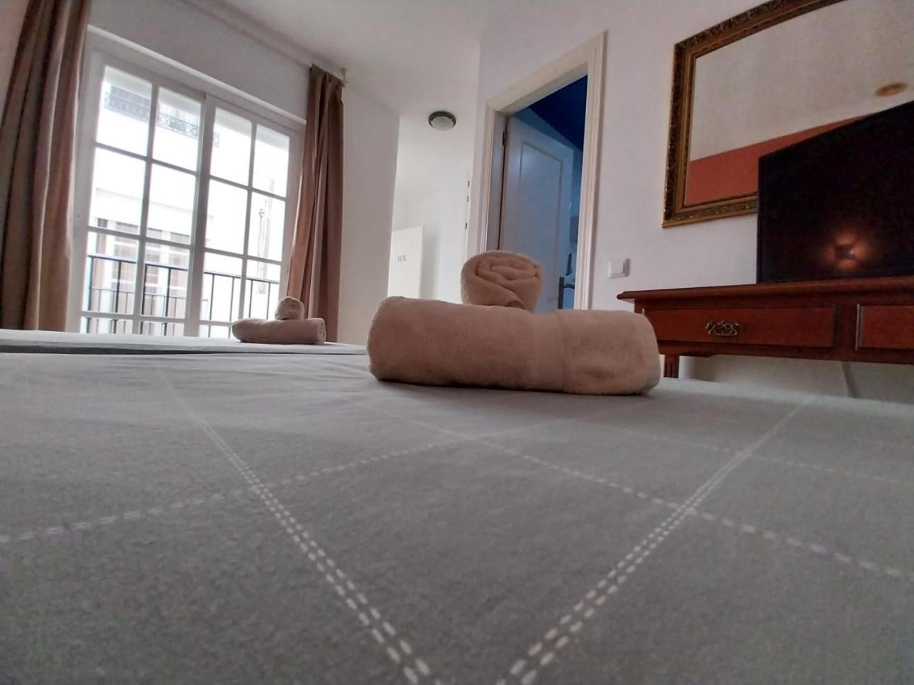 Hostal Montys 네르하 외부 사진
