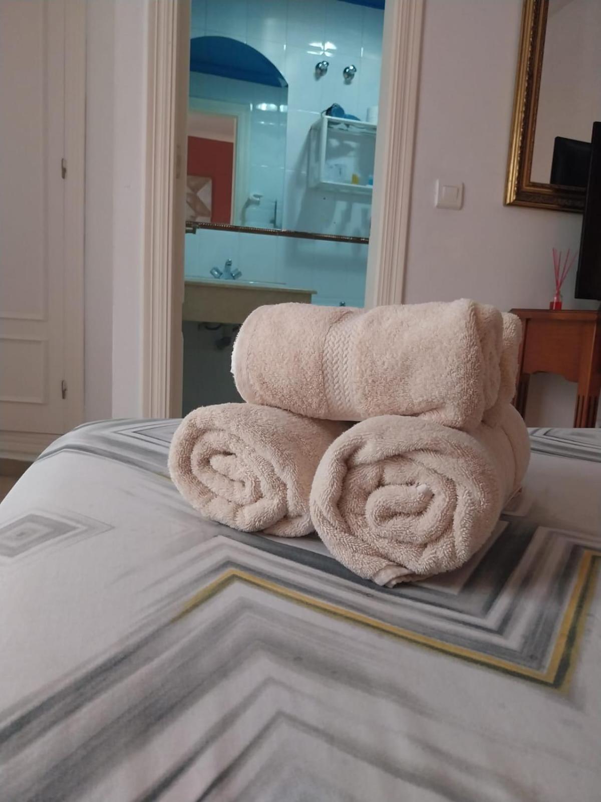 Hostal Montys 네르하 외부 사진