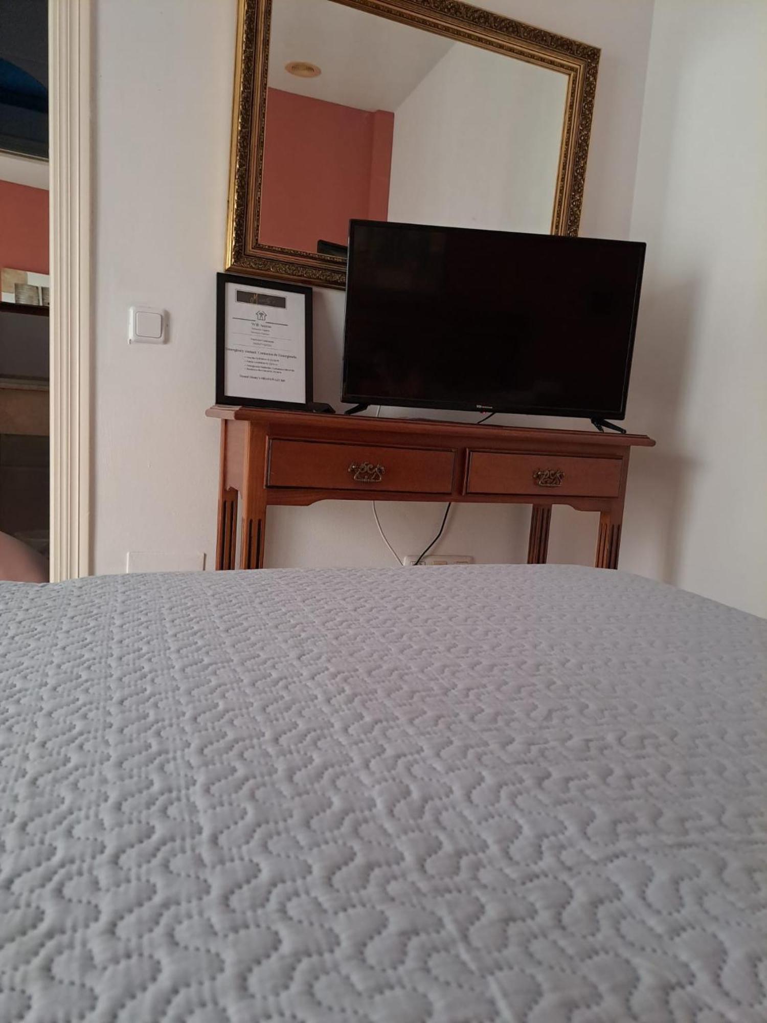 Hostal Montys 네르하 외부 사진