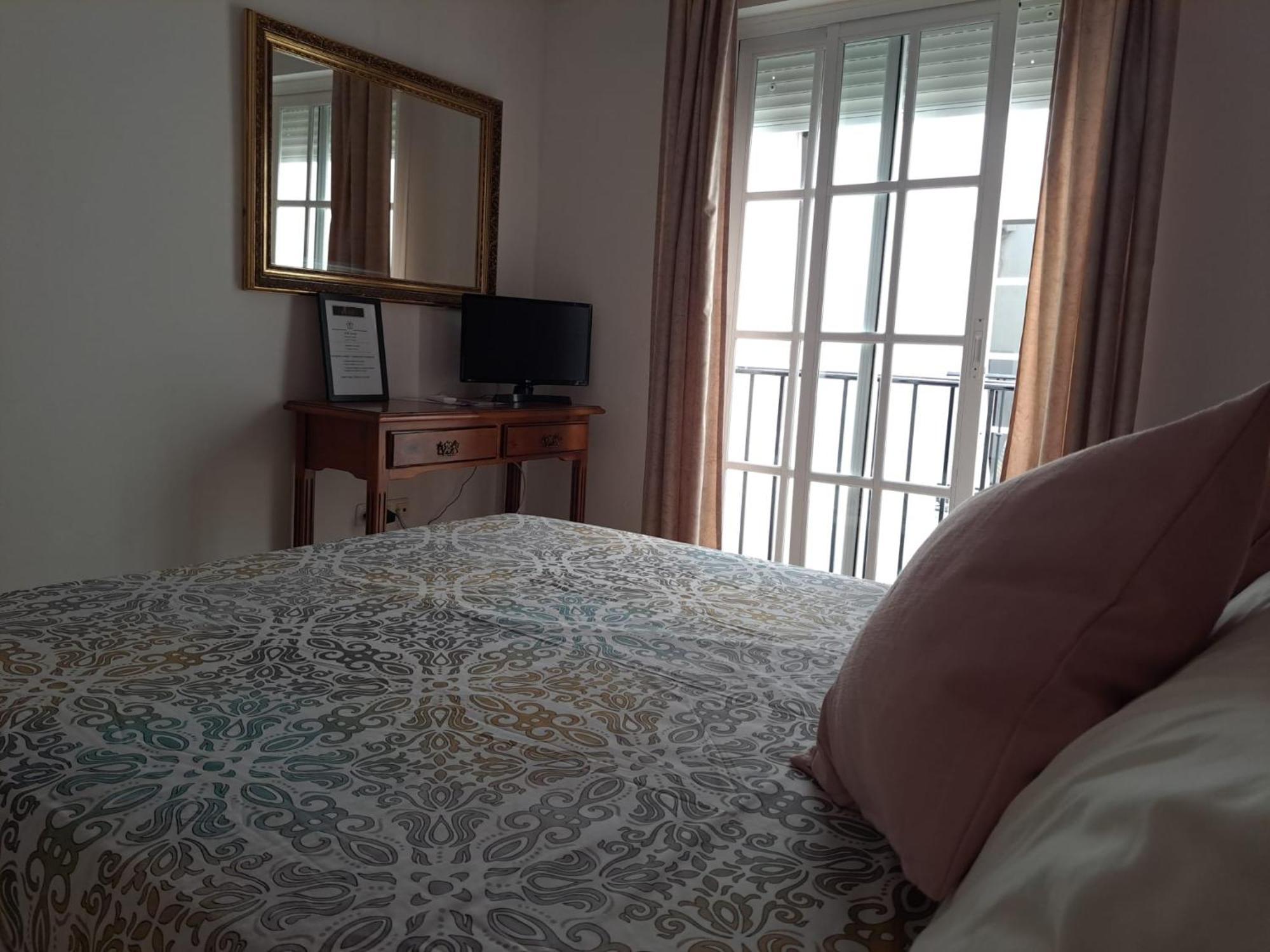 Hostal Montys 네르하 외부 사진