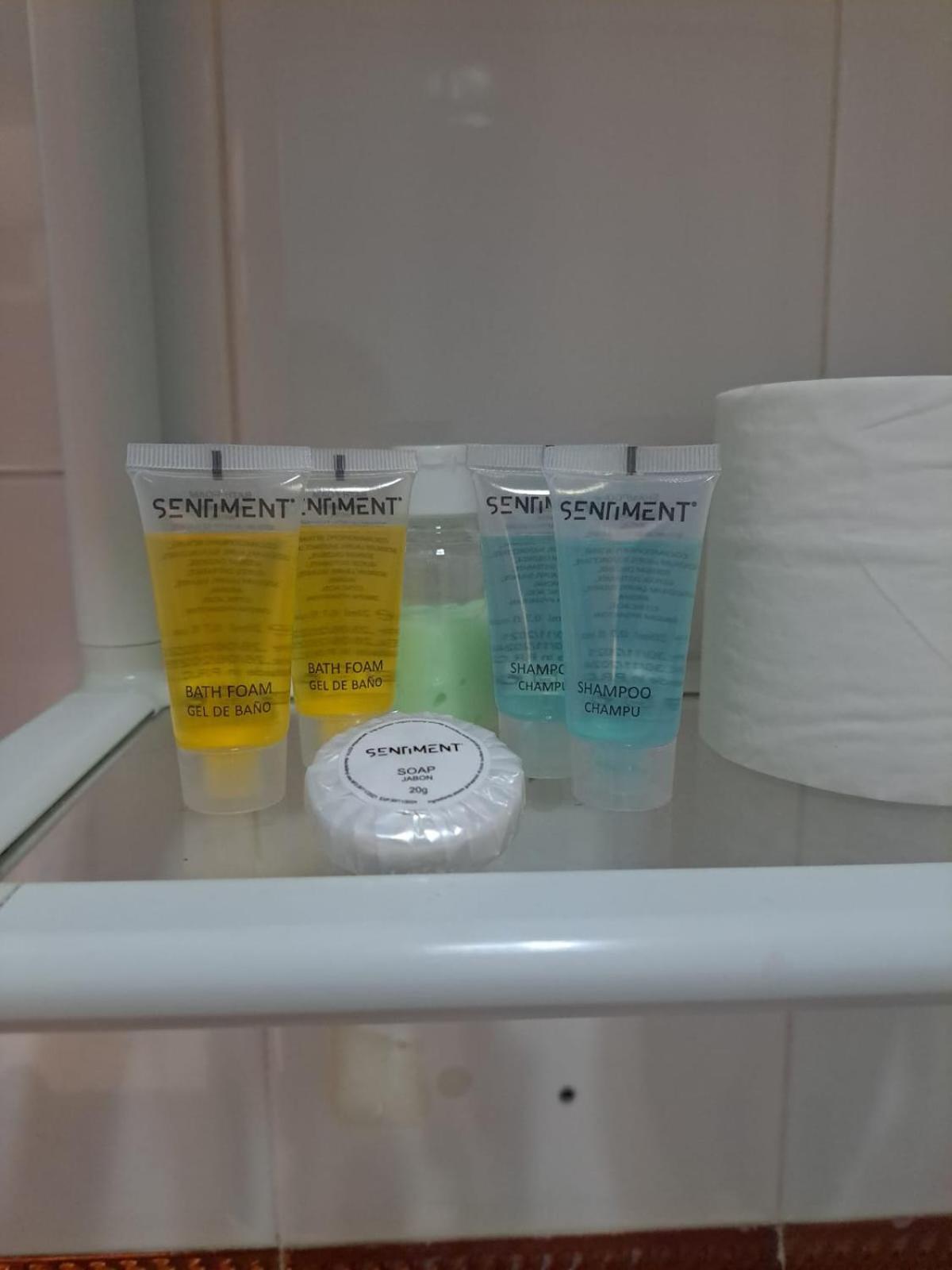 Hostal Montys 네르하 외부 사진