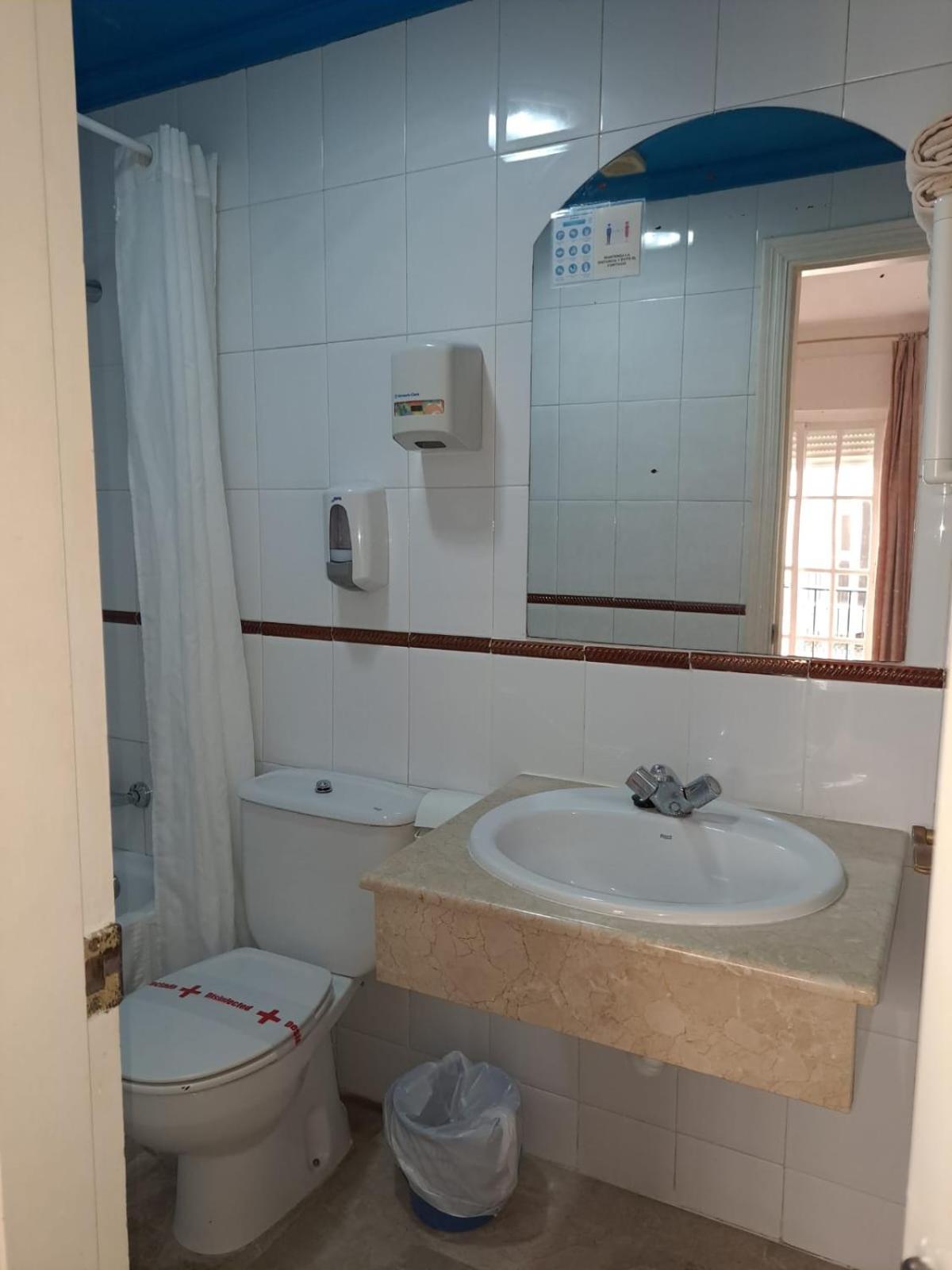 Hostal Montys 네르하 외부 사진