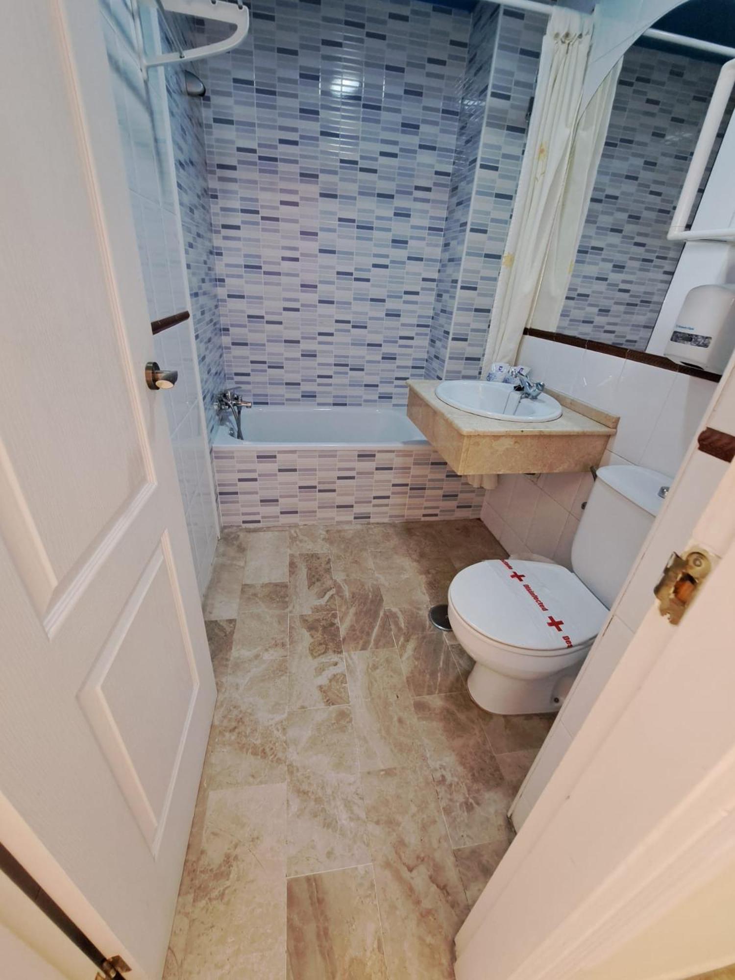 Hostal Montys 네르하 외부 사진