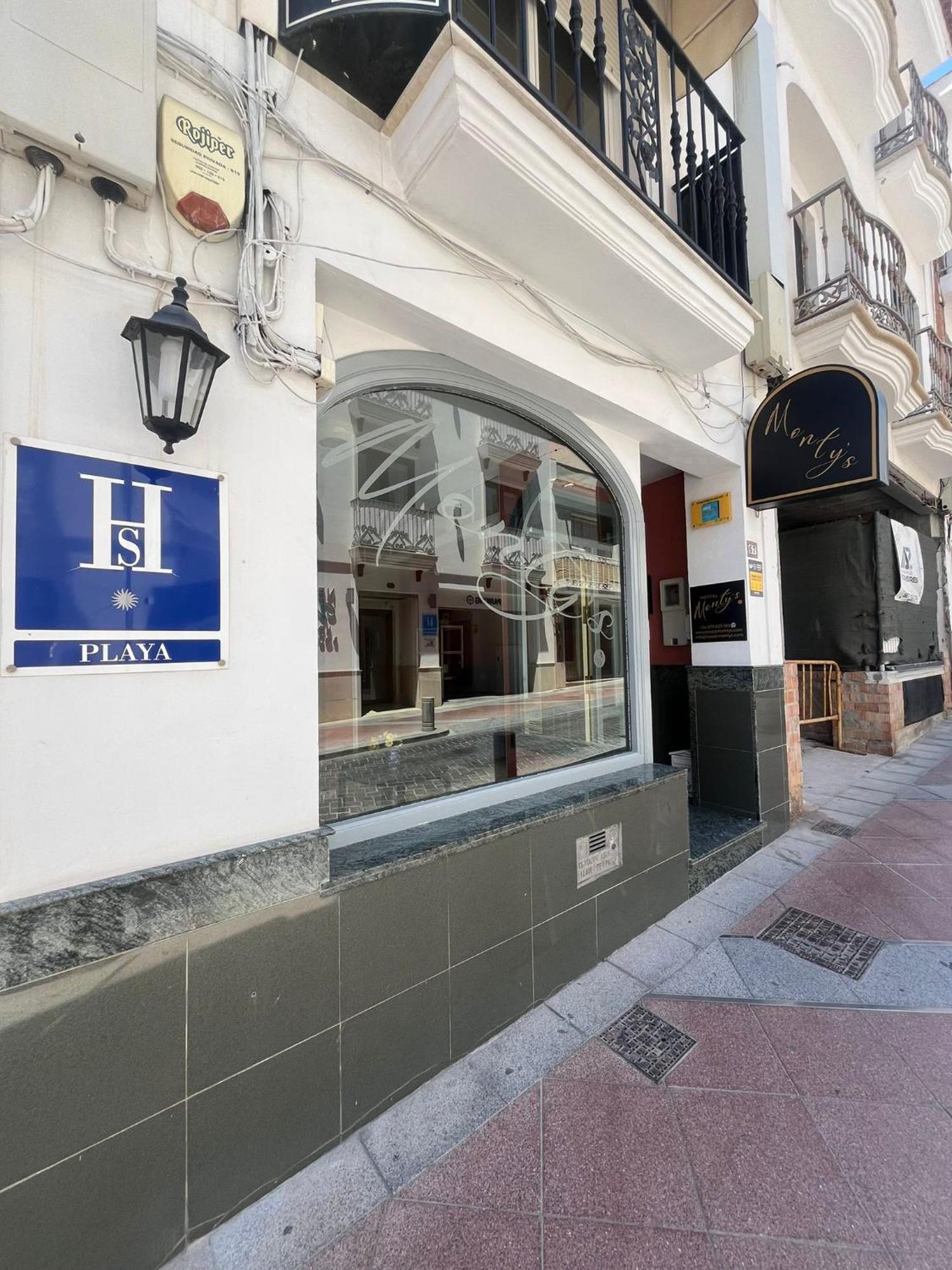Hostal Montys 네르하 외부 사진